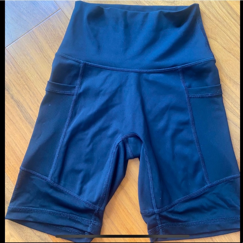 Aerie black biker shorts w/ mesh and pockets